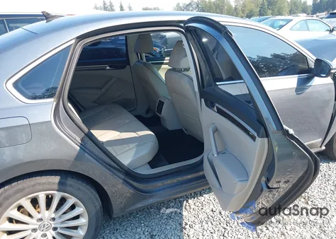 2016 Volkswagen Passat 1.8T Se z USA, uszkodzony, nr VIN 1VWBT7A34GC041433